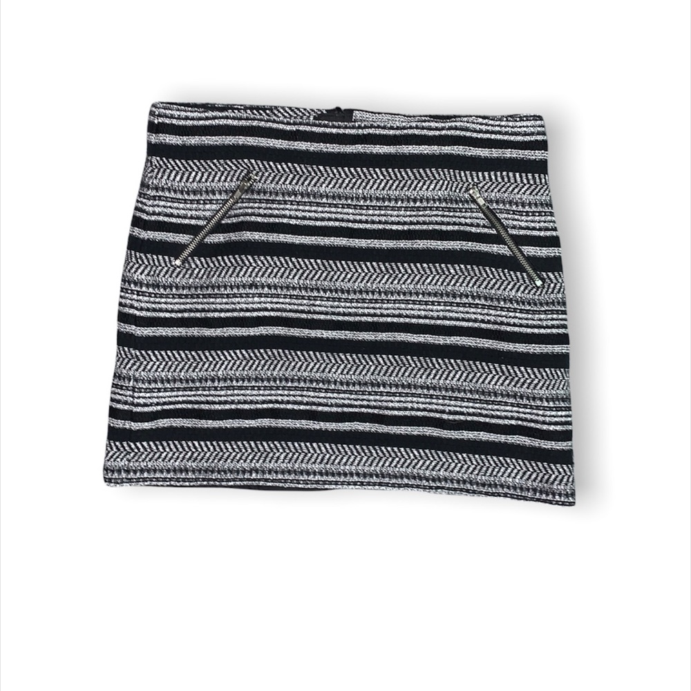 DIVIDED Women’s Black & White Skirt with Pockets - Medium